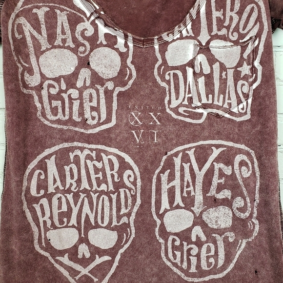 United XXVI Skull Distressed V Neck T-Shirt  XS - Picture 2 of 4